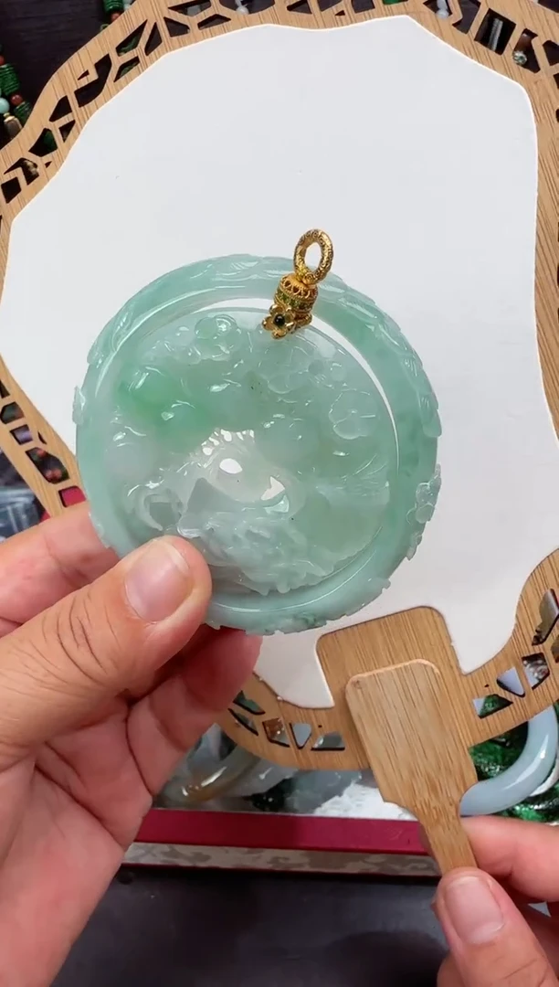 颈饰未镶嵌翡翠手镯59