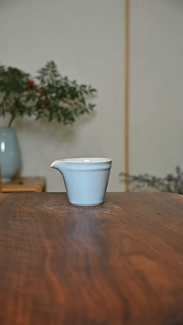 手抓直壁公道 天青 微瑕 朱家款