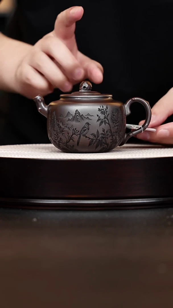 茶壶紫砂宜兴紫砂 花鸟松果汉瓦 铁血红纱 朱志远 260cc