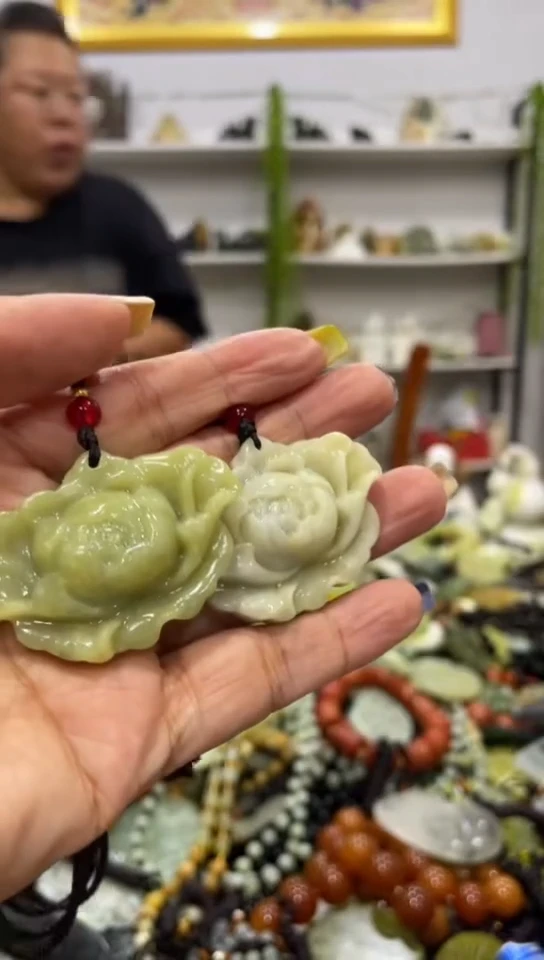 未镶嵌岫玉吊坠多样性发货发其中一件