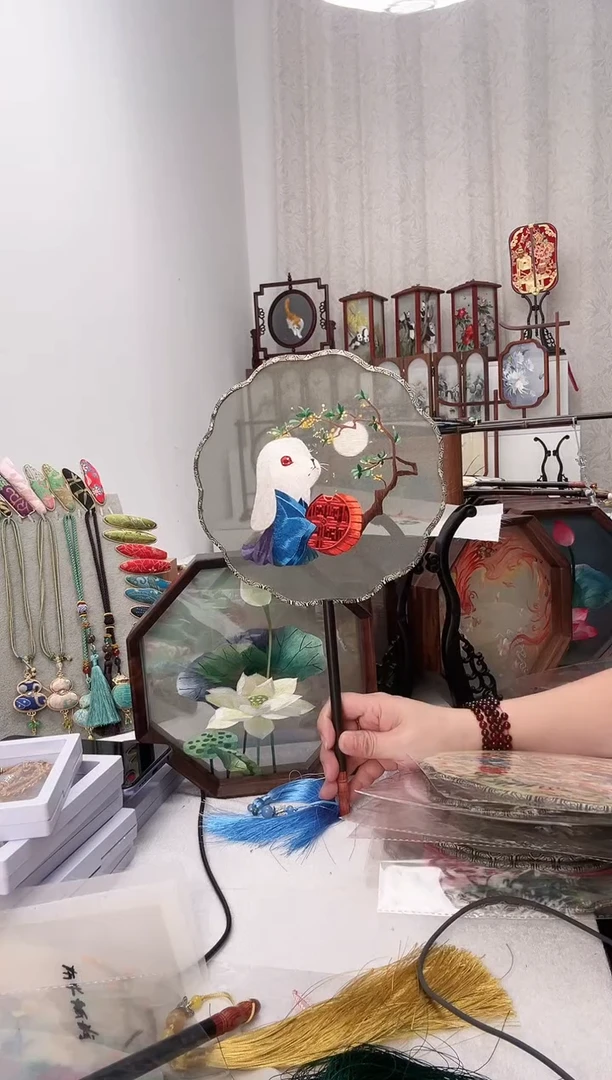 扇子苏绣作品手工团扇