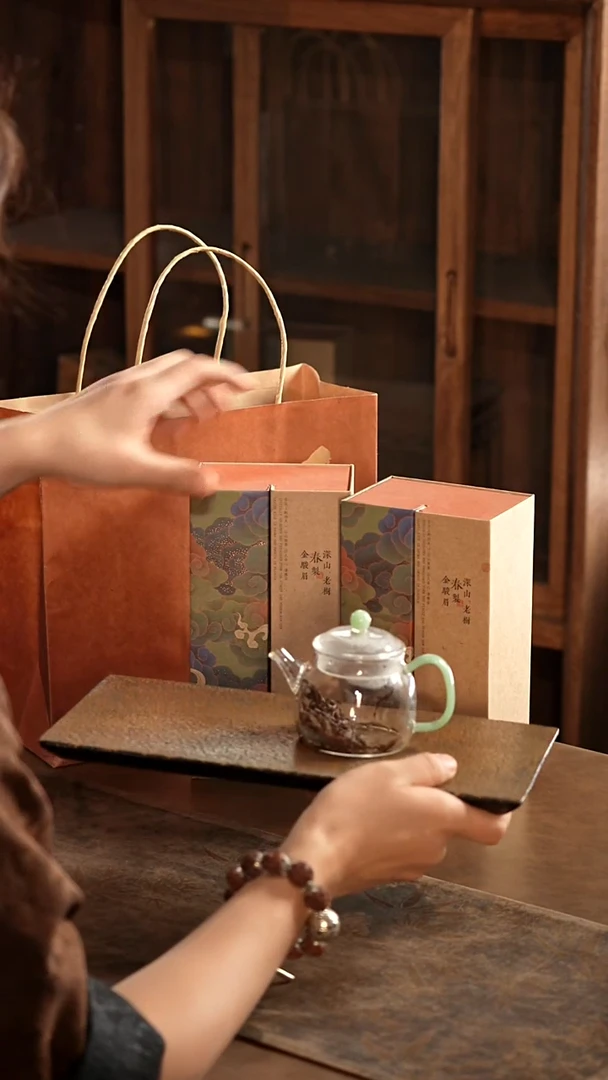 春制金骏眉2盒  德钟壶1