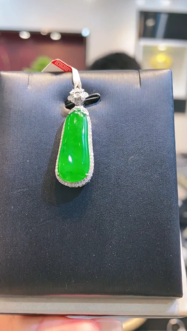 【闪购商品】翡翠颈饰18K金镶嵌A29天然A货翡翠吊坠