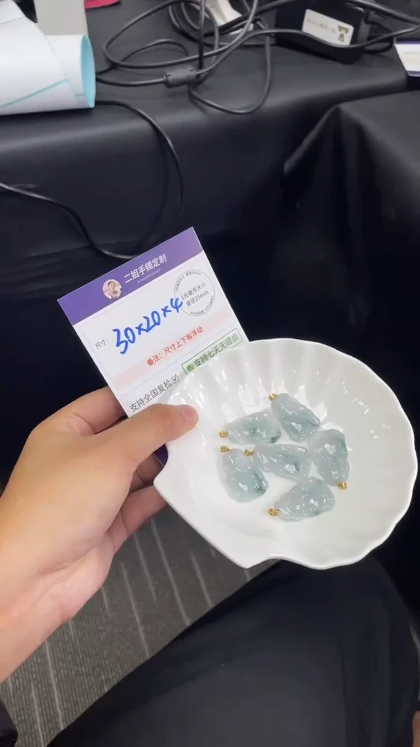 18K金镶嵌挂件翡翠财神多样性发其一CP配绳10