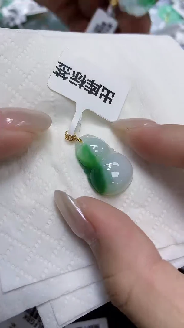 翡翠18K金镶嵌颈饰天然缅甸翡翠A货