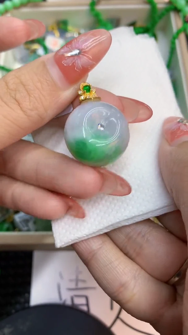 颈饰未镶嵌翡翠1