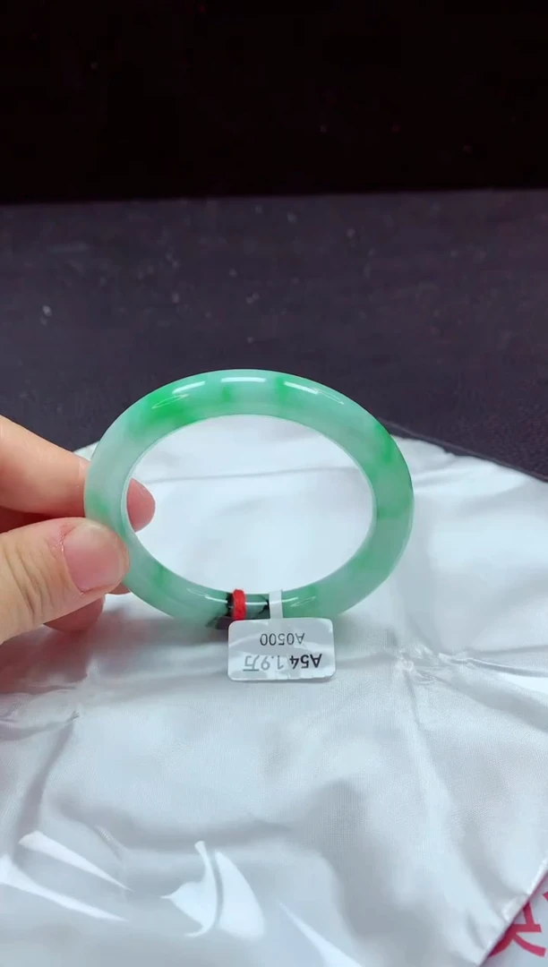 【闪购商品】翡翠手镯未镶嵌镯子54+