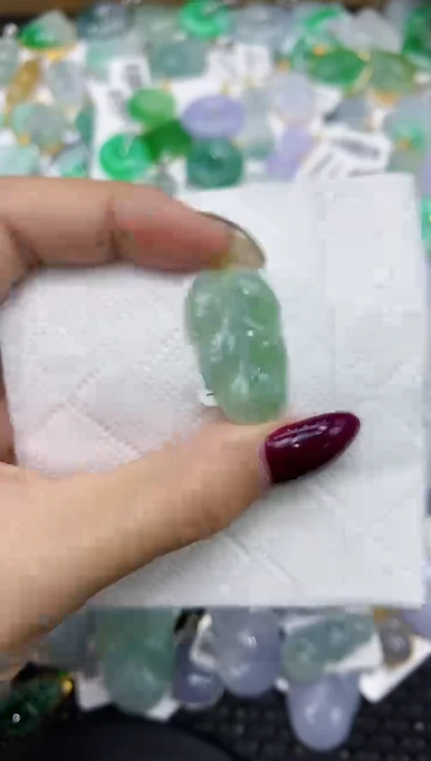 翡翠18K金镶嵌颈饰111111111111