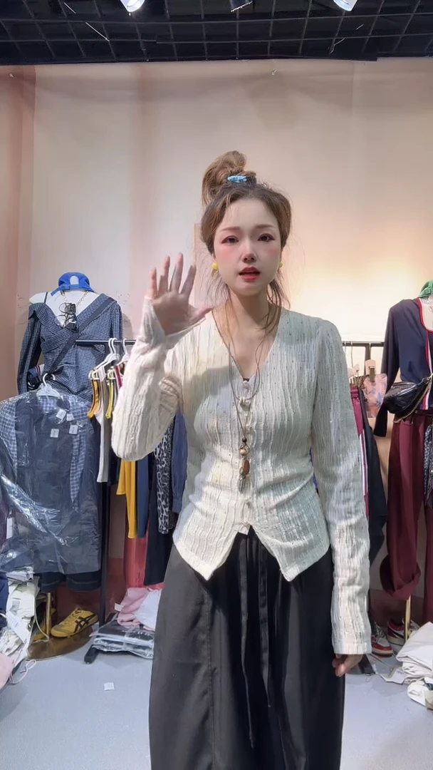 云云严选 白色上衣008