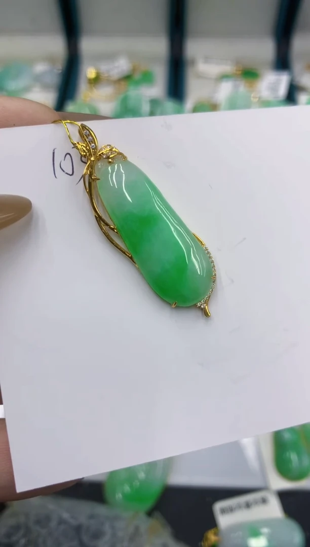 颈饰18K金镶嵌翡翠?****?111111