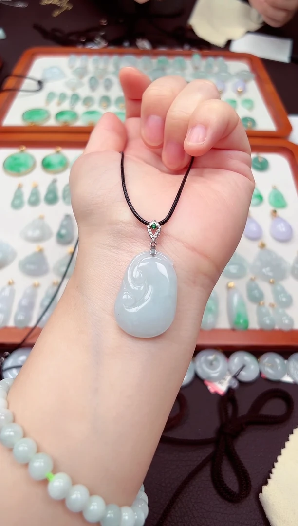 【闪购商品】翡翠颈饰银S925镶嵌如意