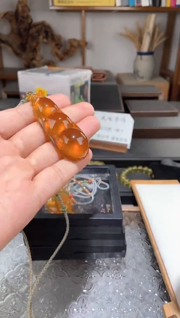琥珀颈饰未镶嵌四季豆