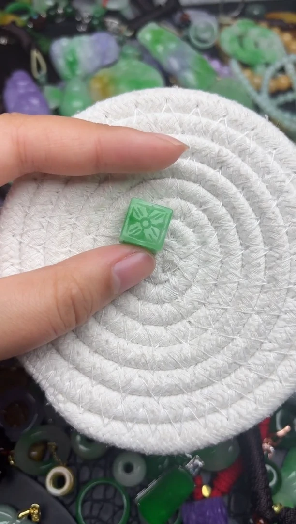 颈饰未镶嵌翡翠缅甸翡翠吊坠