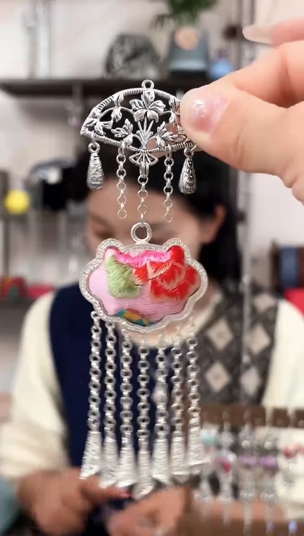 织绣民族风非遗老绣饰品336