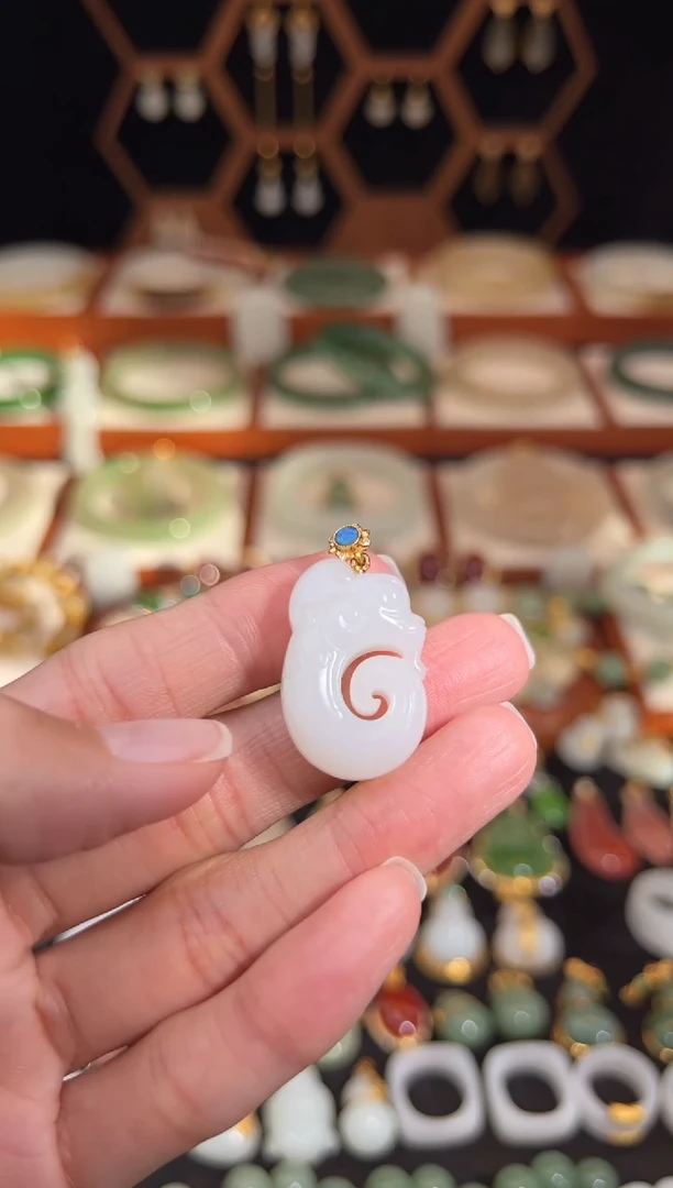 18K金镶嵌和田玉挂件福利