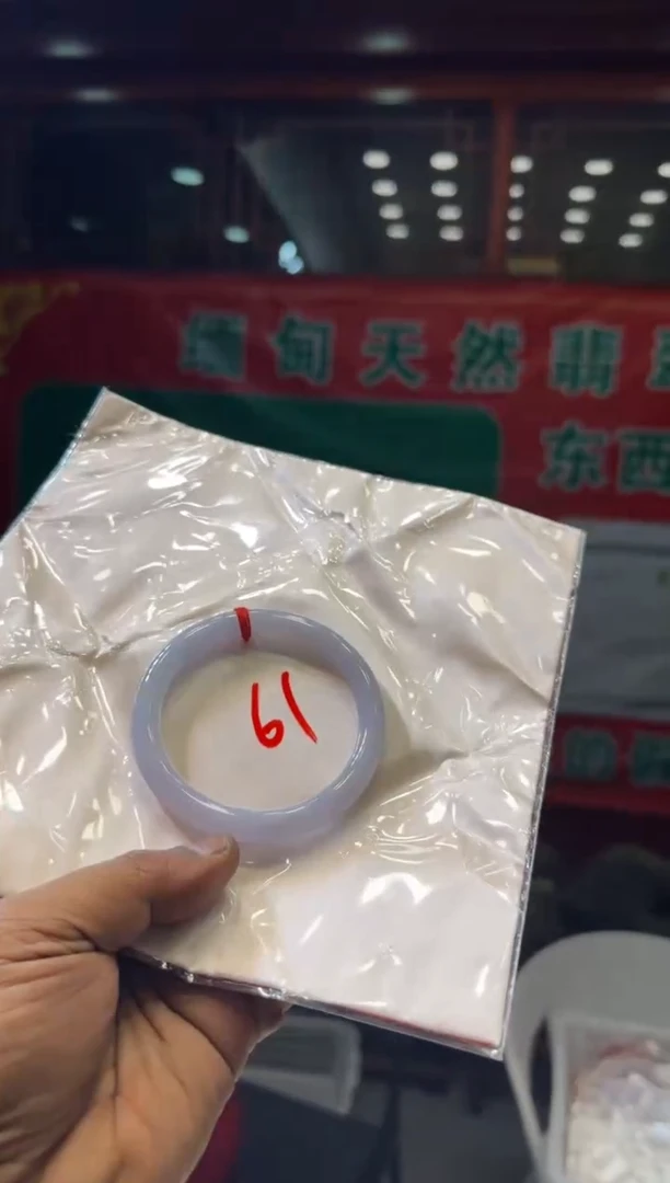 未镶嵌手镯翡翠手镯包容价