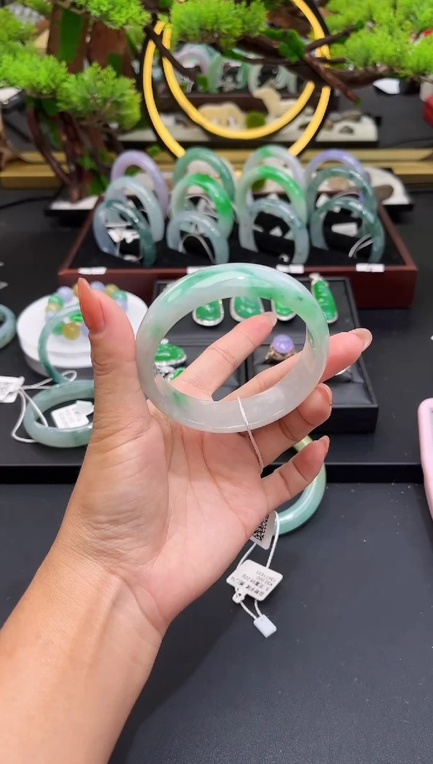 未镶嵌手镯翡翠手镯