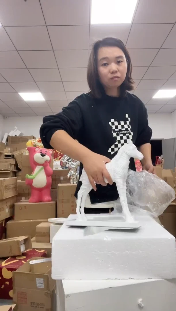 树脂白色条纹马摆件