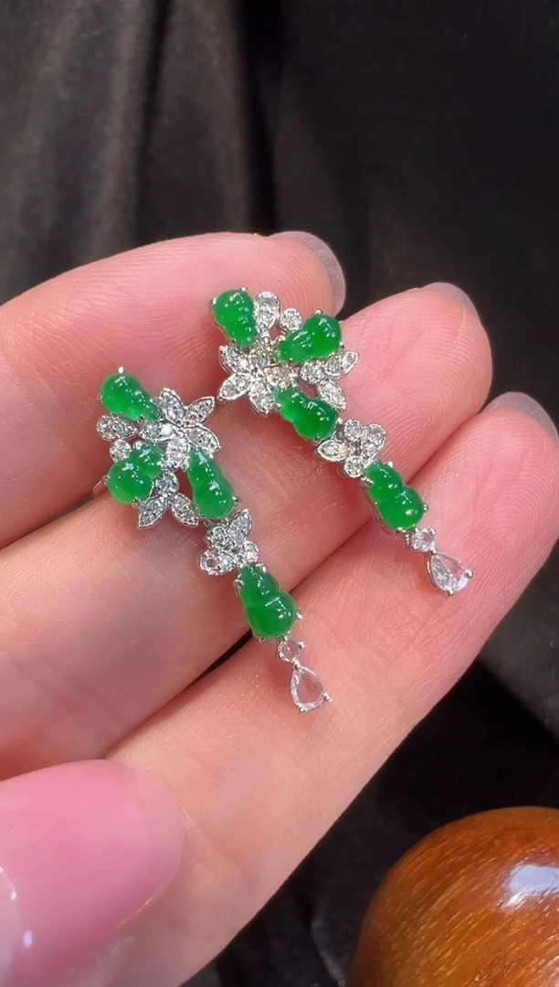 18K金镶嵌翡翠耳饰L6