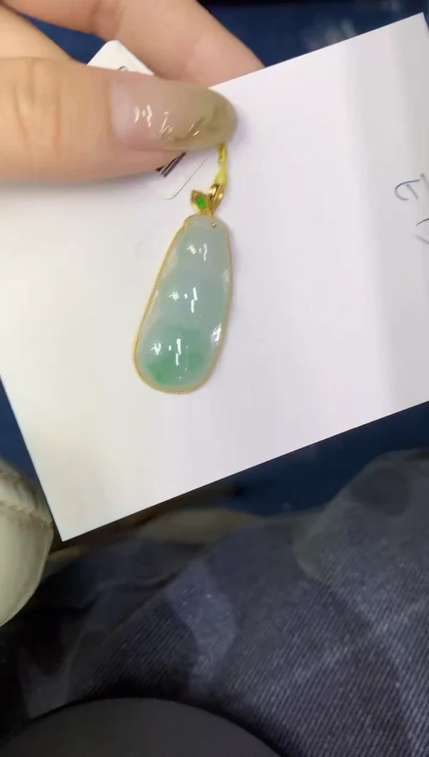 翡翠18K金镶嵌颈饰缅甸天然翡翠A货