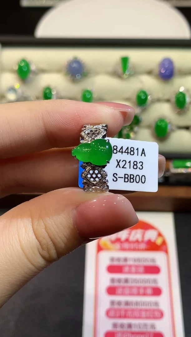 18K金镶嵌戒指翡翠多样性发其一