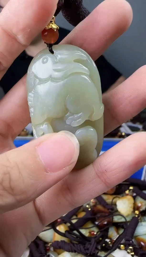 和田玉未镶嵌颈饰1