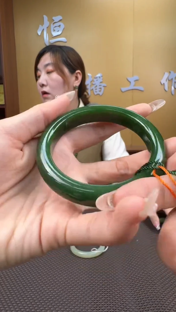 【闪购商品】和田玉手镯未镶嵌61
