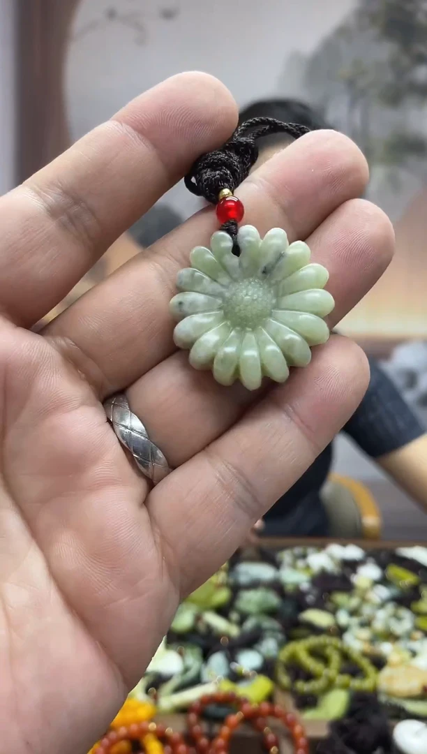 未镶嵌蛇纹石玉吊坠`