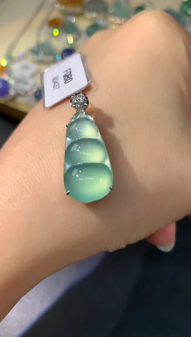 吊坠(不含链)18K金镶嵌翡翠Q140|29999