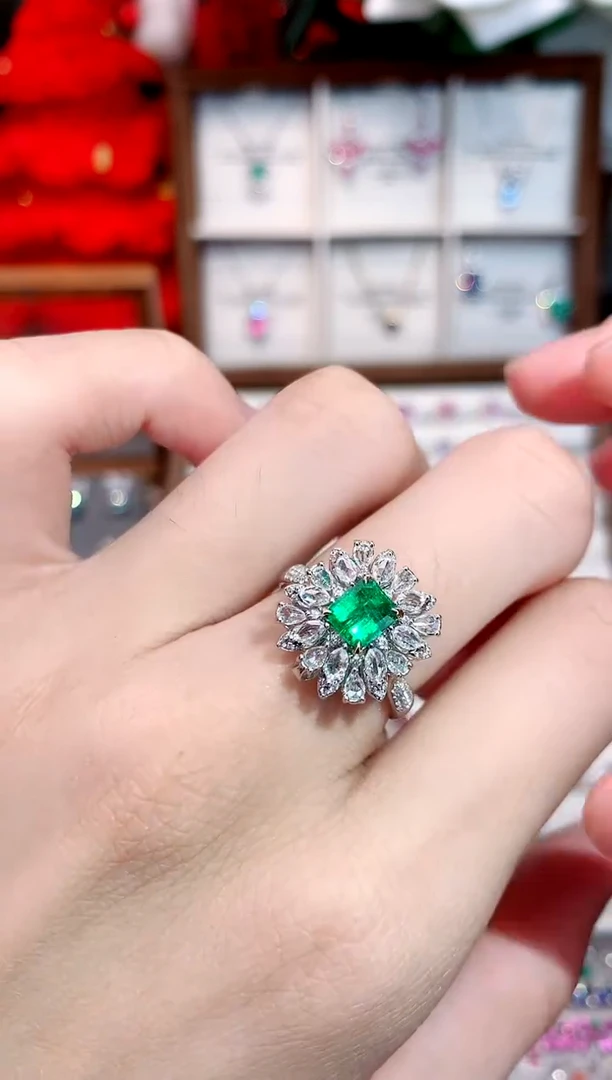 18K金镶嵌戒指祖母绿0.85ct/天然宝石/七天无理由