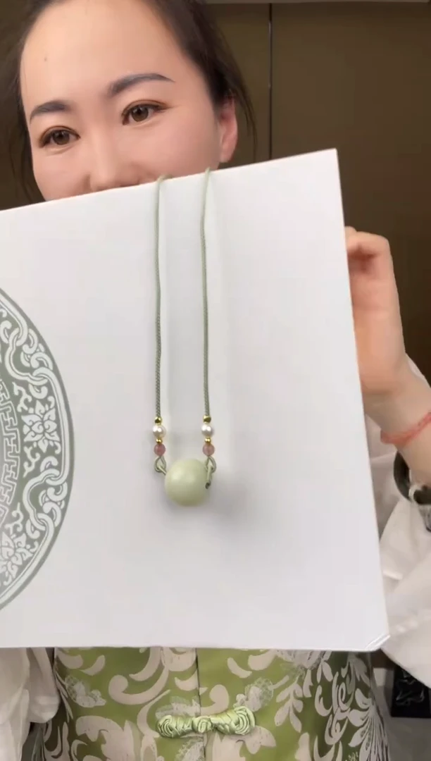 未镶嵌岫玉手链1