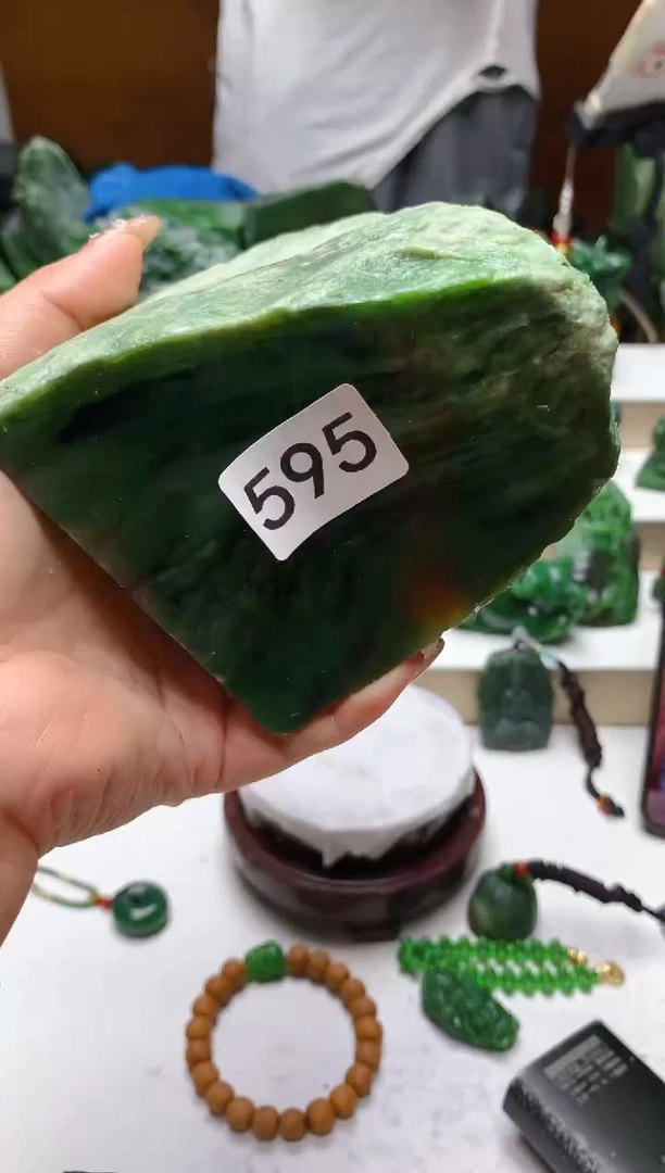 未镶嵌和田玉（碧玉）珠宝半成品1