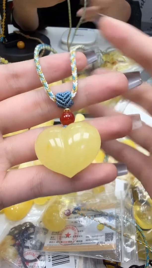 裸石琥珀未镶嵌如图