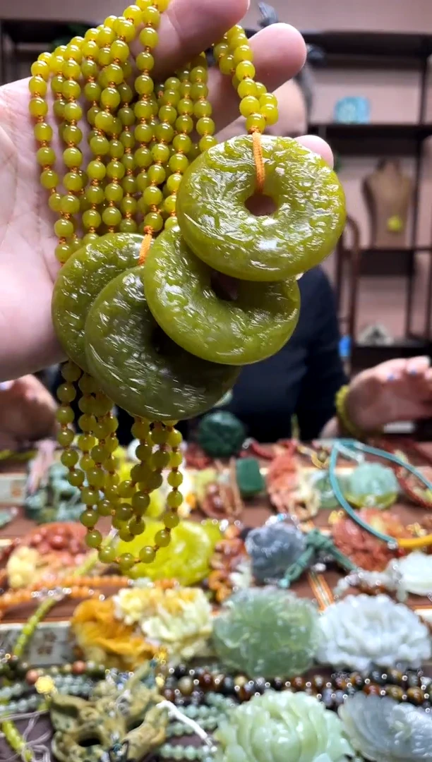 未镶嵌岫玉吊坠多样性发货发其中之一