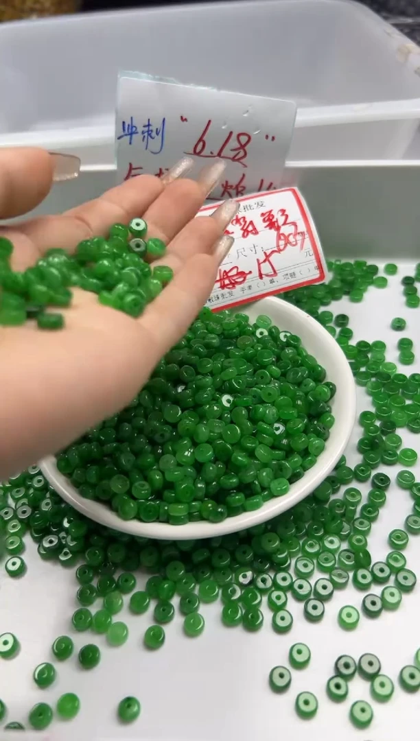 翡翠未镶嵌颈饰w1700辣绿翡算盘6*3mm*30颗