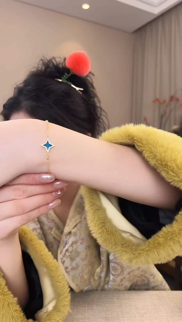 刺绣仿点翠菱形图案手链