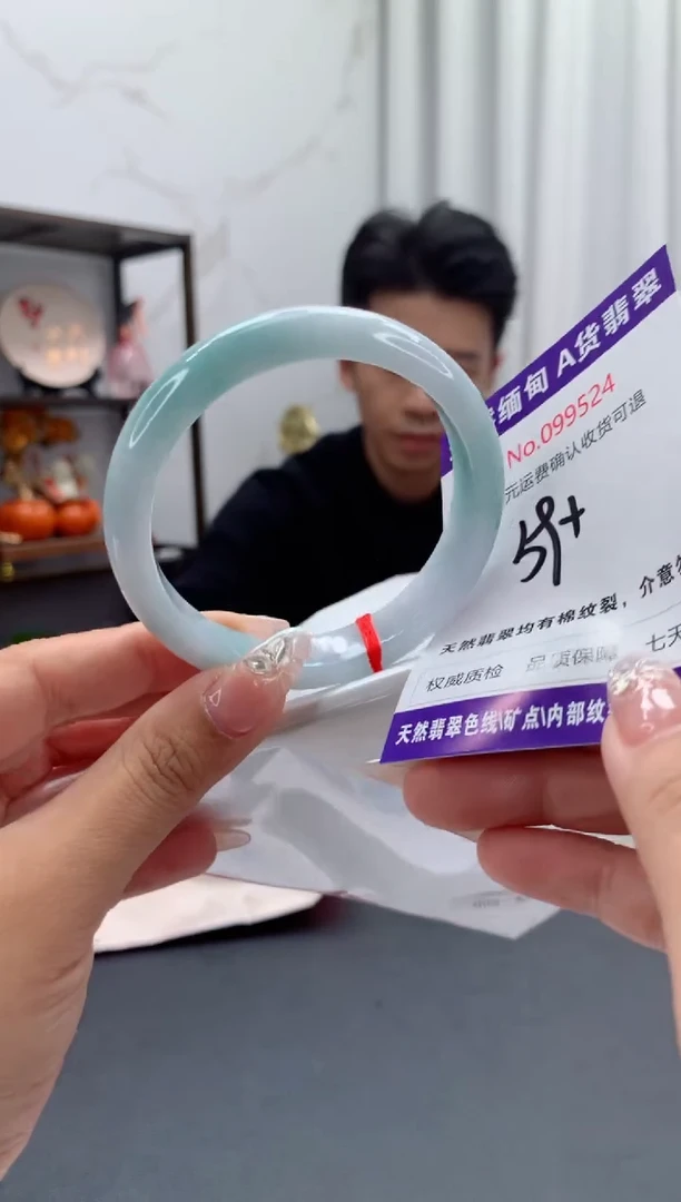未镶嵌手镯翡翠有纹，完美者勿拍