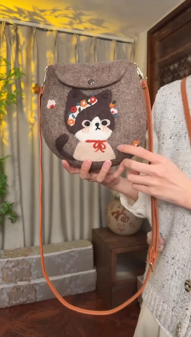 羊毛非遗羊毛毡包 蛋蛋包花环猫咪
