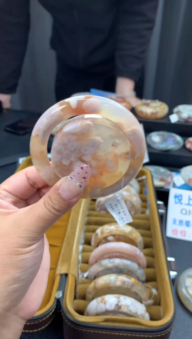 未镶嵌手镯石英质玉（56圈口）赠送镯心