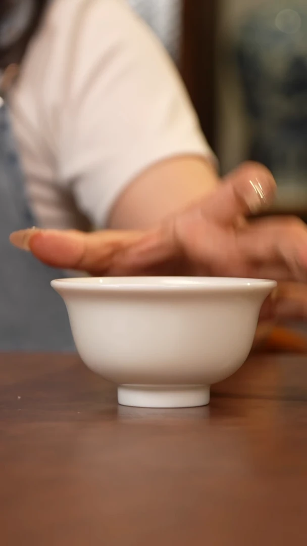 景德镇手工白胎压手杯