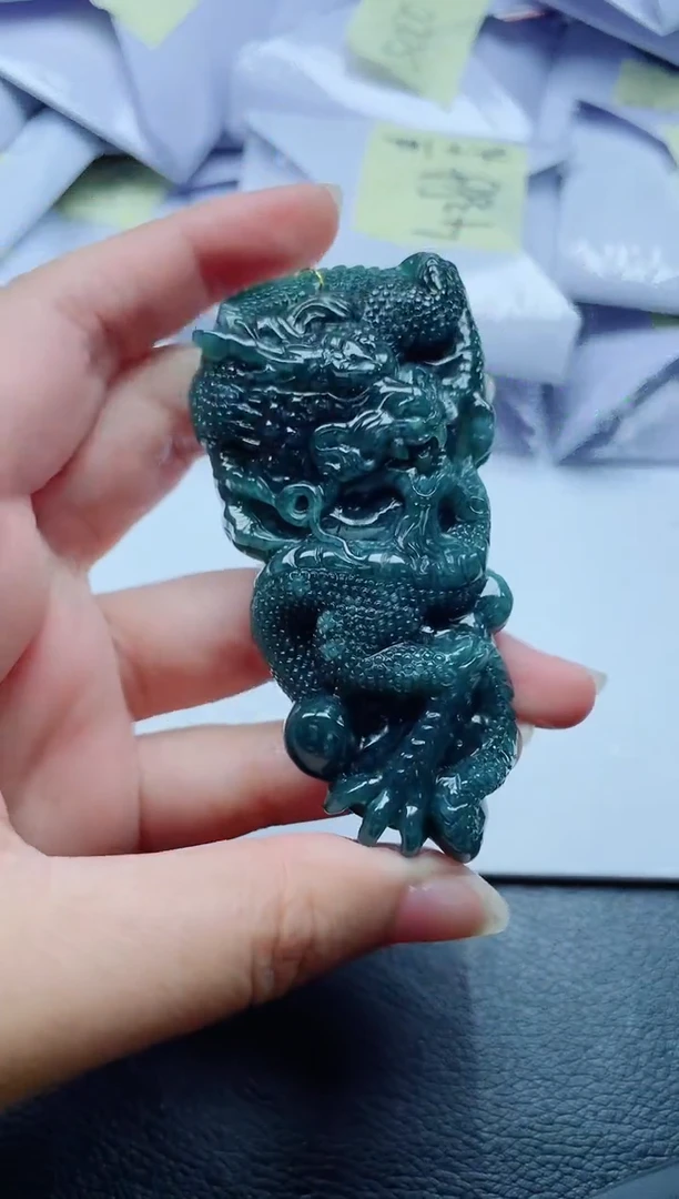 翡翠未镶嵌颈饰