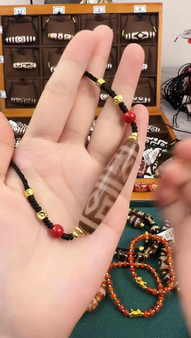 玛瑙/玉髓（覆膜）颈饰合金?****?9.（微瑕）