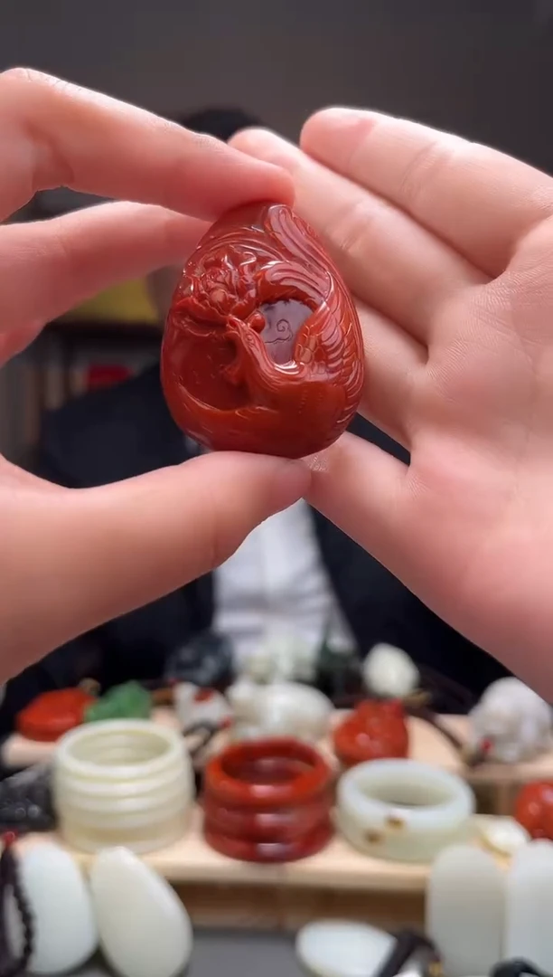 颈饰未镶嵌南红玛瑙吊坠