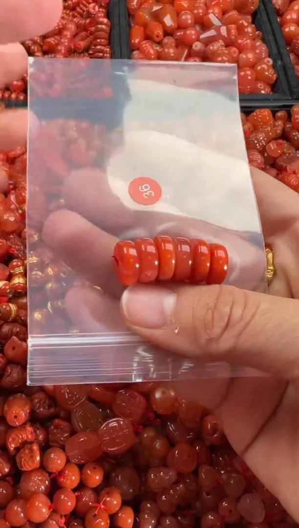 【闪购商品】南红玛瑙颈饰未镶嵌1