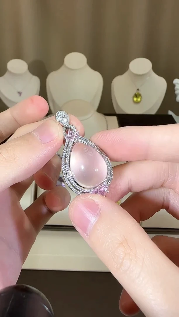 【闪购商品】芙蓉石颈饰银S925镶嵌15*20mm