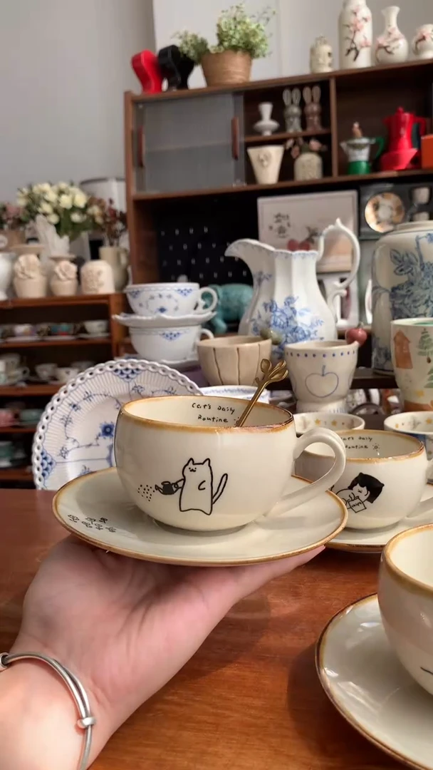 瓷【浇花小猫】蛋形杯碟【送勺】