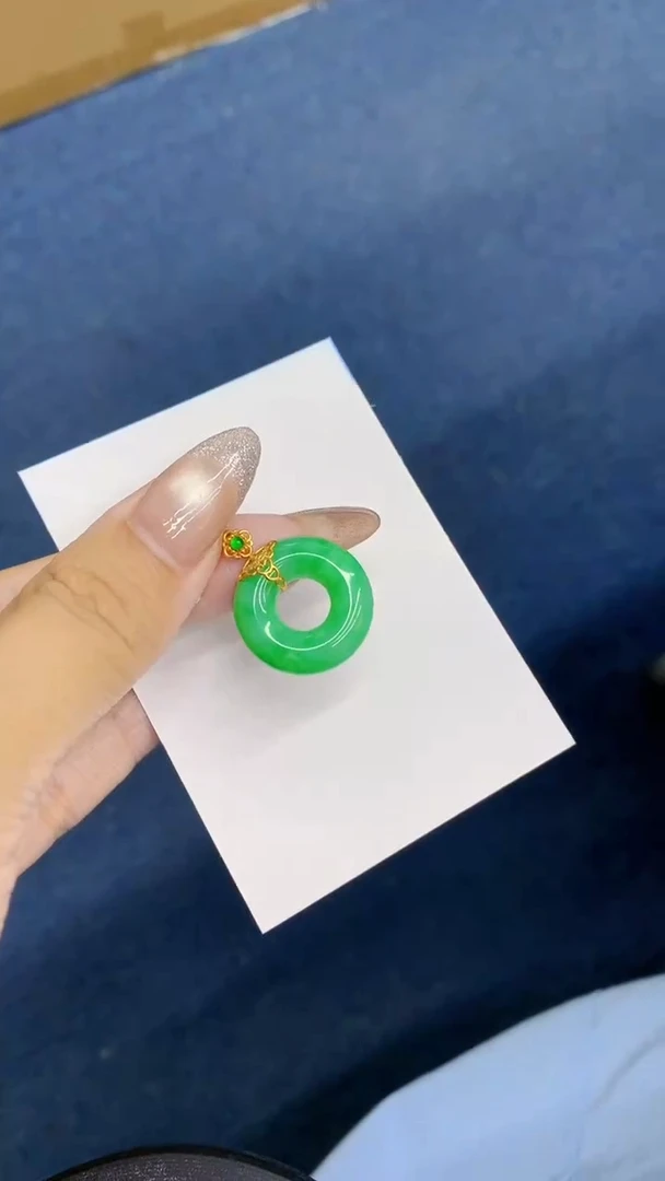 颈饰18K金镶嵌翡翠1