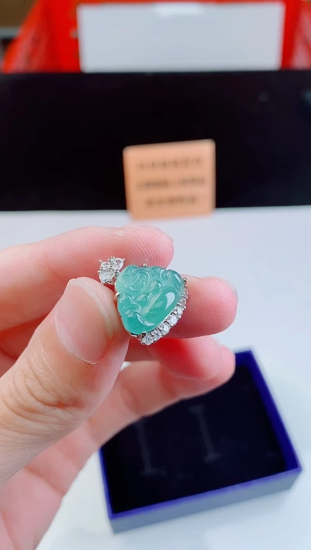 颈饰未镶嵌翡翠    ·