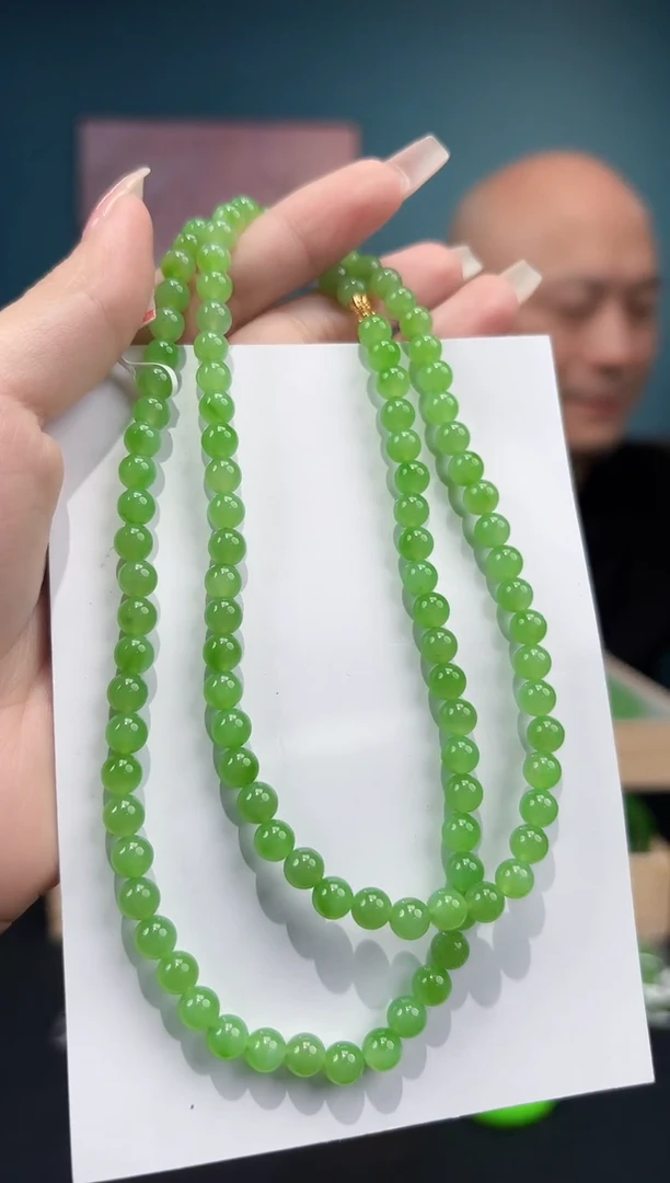 项链18K金镶嵌和田玉约5mm 苹果绿项链