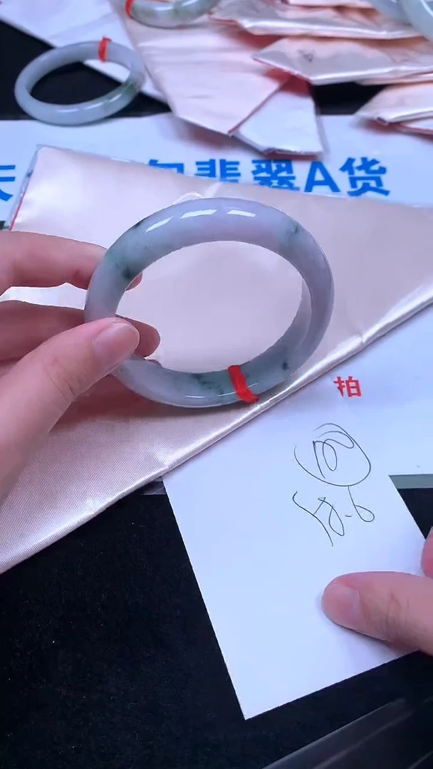 未镶嵌手镯翡翠.